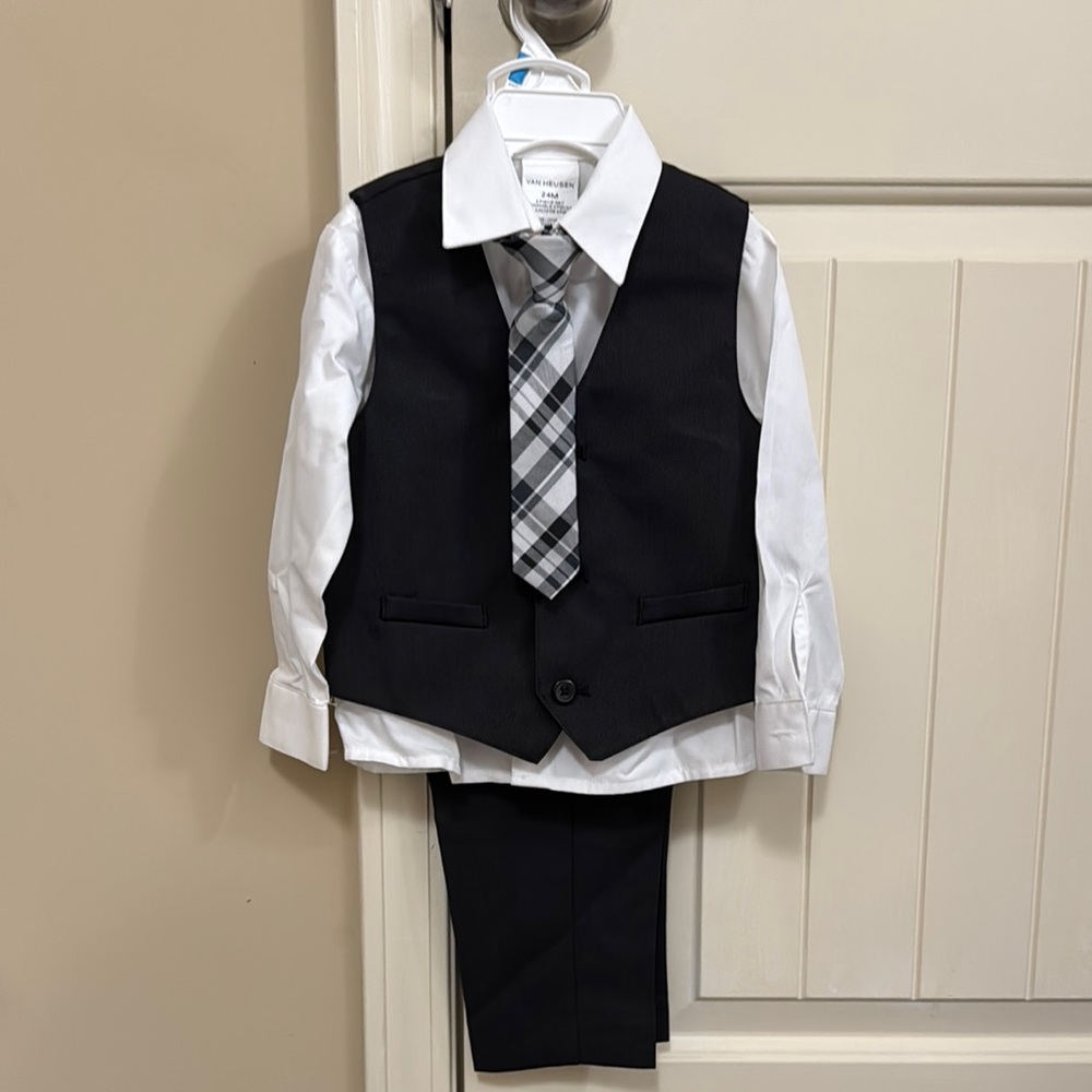 Van Heusen Black and White Boys Suit Set- 24M